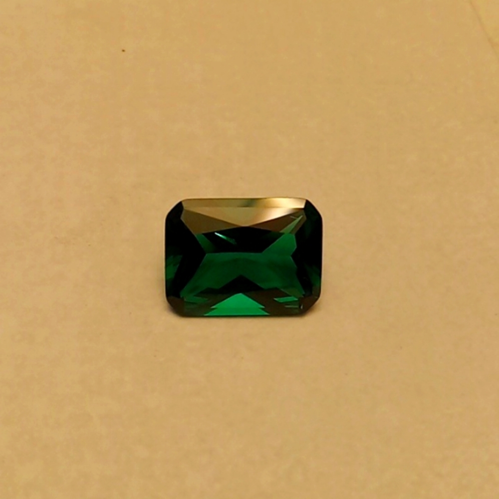 10.7vct Emerald